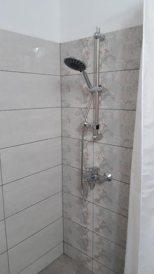 ארבאנאסי Guest House Astra מראה חיצוני תמונה